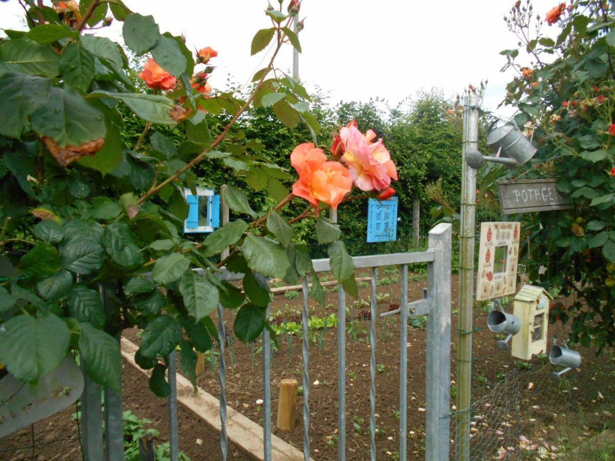 Pierre-Feuille-Ciseaux Parigné Exterior foto